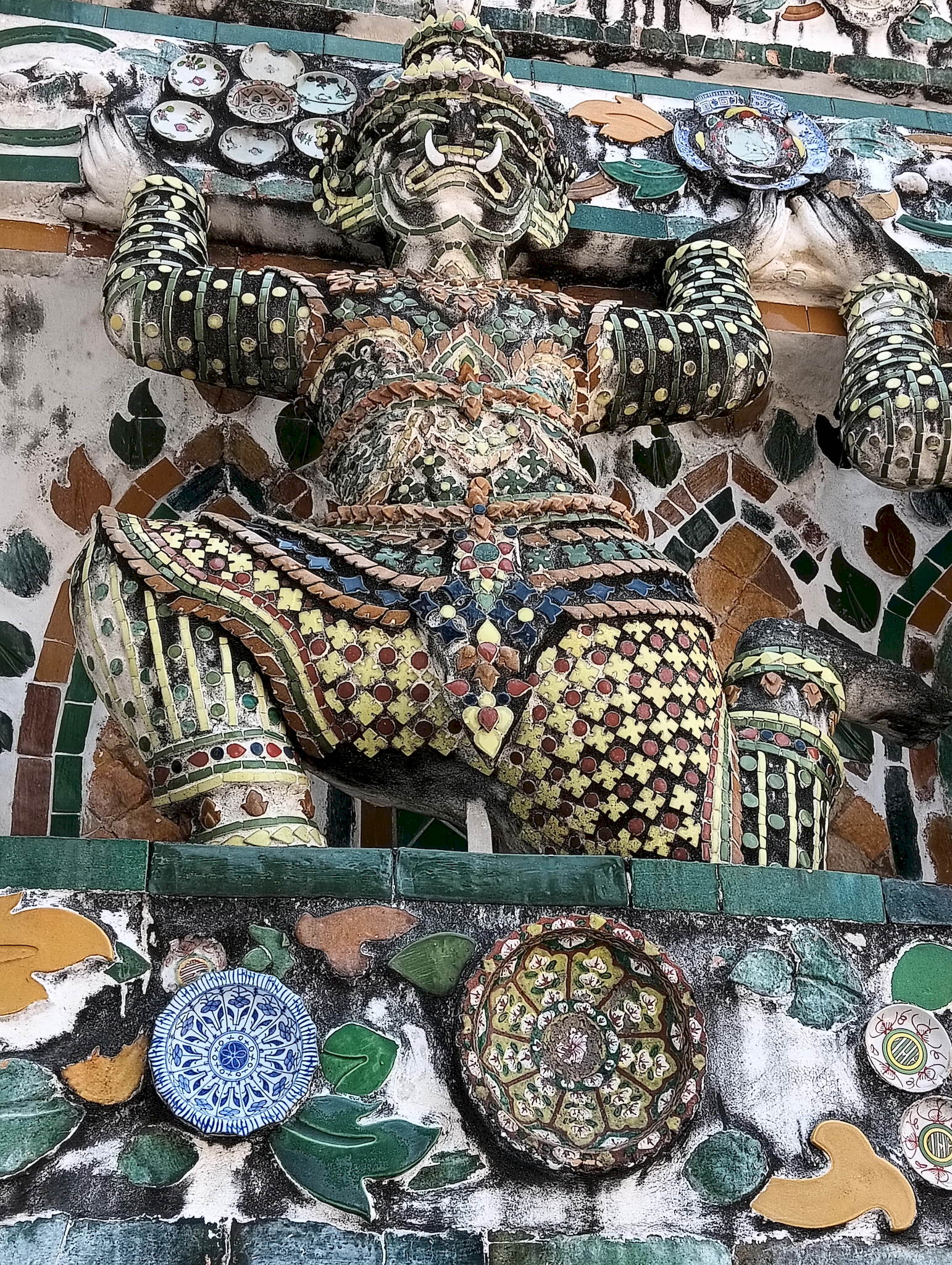 tour thailand wall-statue